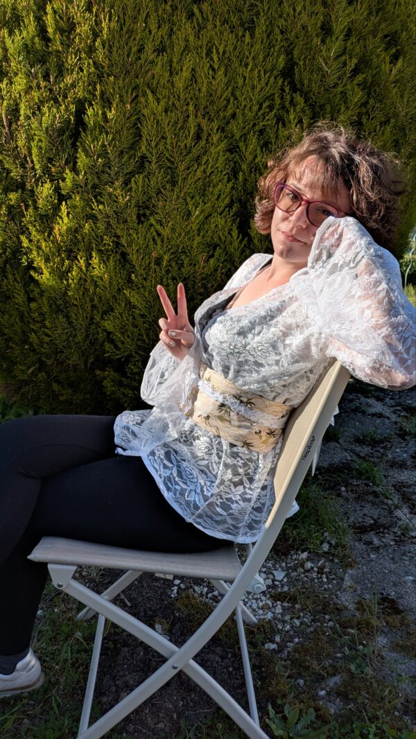 veste kimono full dentelle fleurie – Image 2
